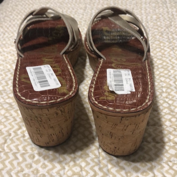 Sam Edelman new wedge shoes in gold - Picture 4 of 5